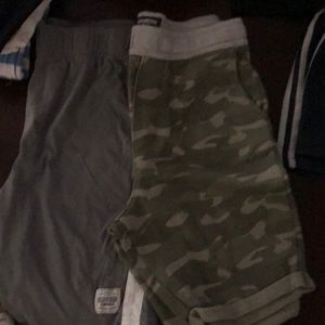 Carter’s boys shorts size 10.